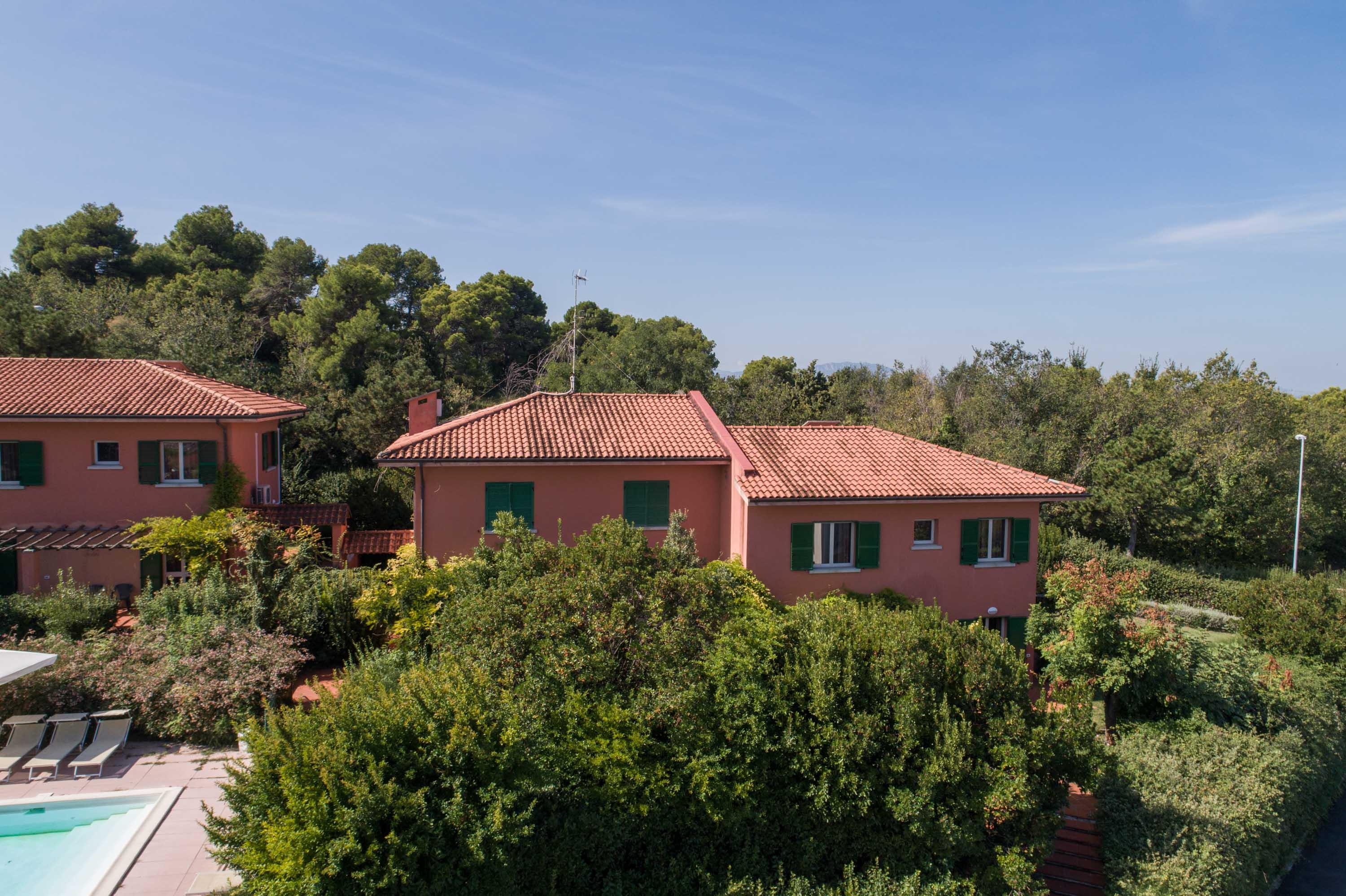 리치오네 Residenze Al Colle Dei Pini 아파트 호텔 외부 사진