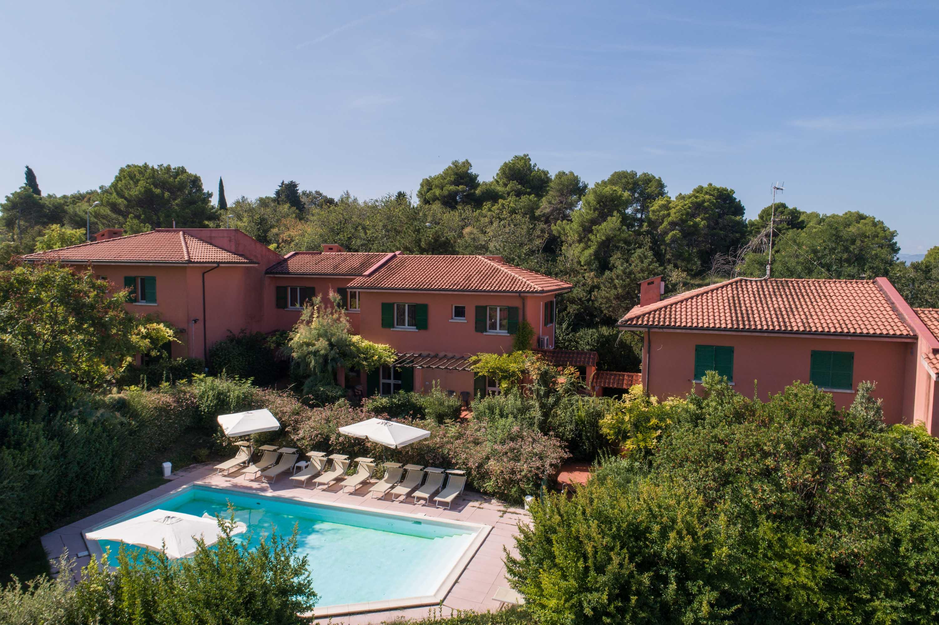 리치오네 Residenze Al Colle Dei Pini 아파트 호텔 외부 사진