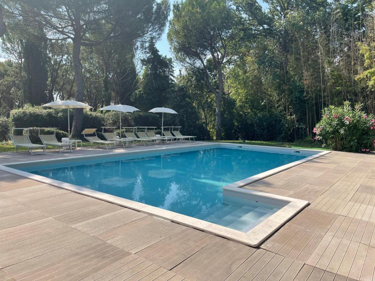 리치오네 Residenze Al Colle Dei Pini 아파트 호텔 외부 사진