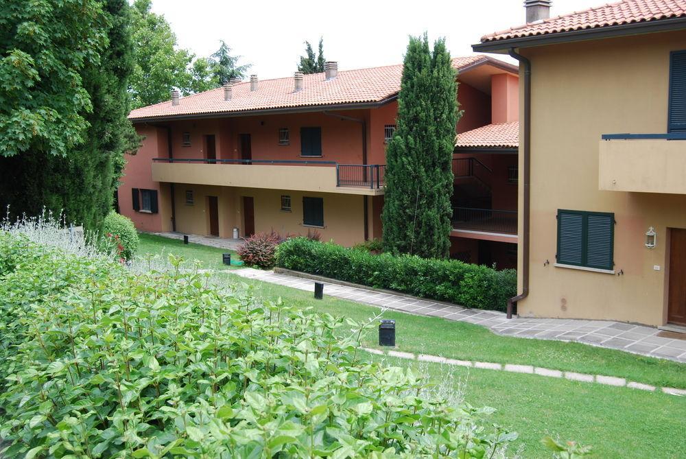 리치오네 Residenze Al Colle Dei Pini 아파트 호텔 외부 사진