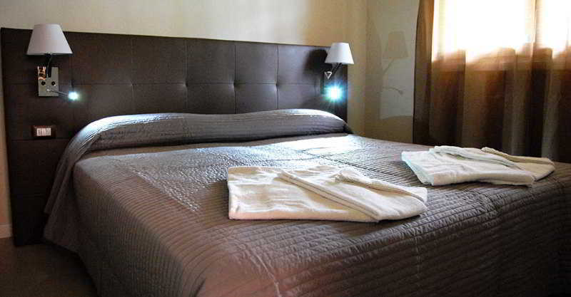 리치오네 Residenze Al Colle Dei Pini 아파트 호텔 외부 사진