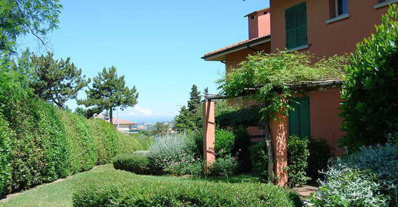리치오네 Residenze Al Colle Dei Pini 아파트 호텔 외부 사진