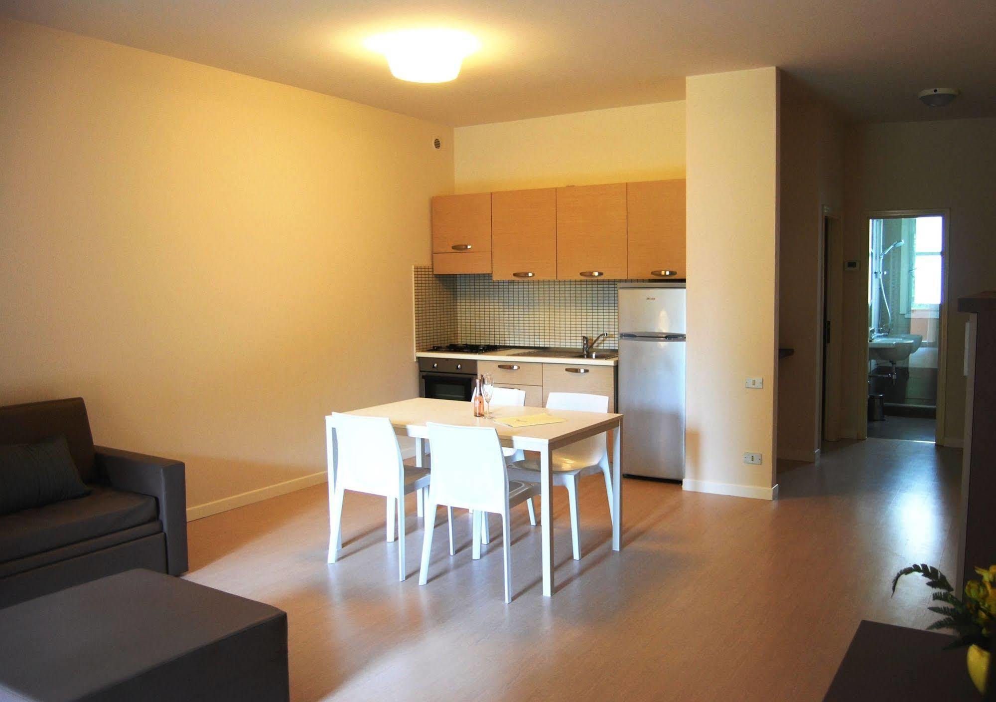 리치오네 Residenze Al Colle Dei Pini 아파트 호텔 외부 사진