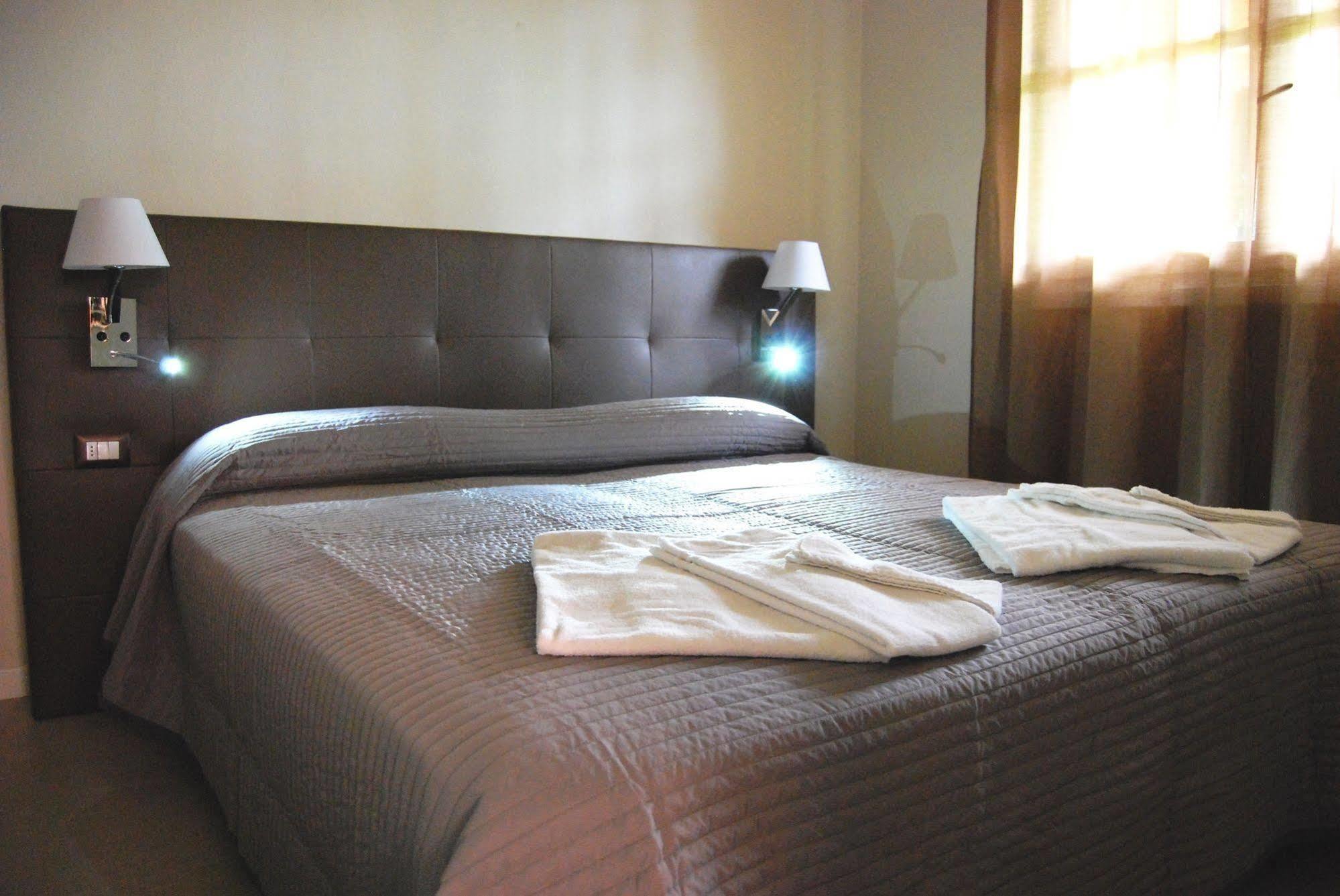 리치오네 Residenze Al Colle Dei Pini 아파트 호텔 외부 사진
